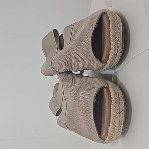 Madeline sandals size 9